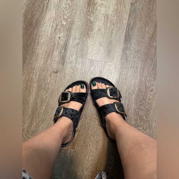 Birkenstock Arizona
Big Buckle Rivet Black Velvet
Black women size 38 - Picture 15 of 16